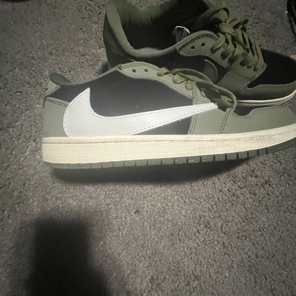 Travis Scott Dunks - Picture 1 of 6